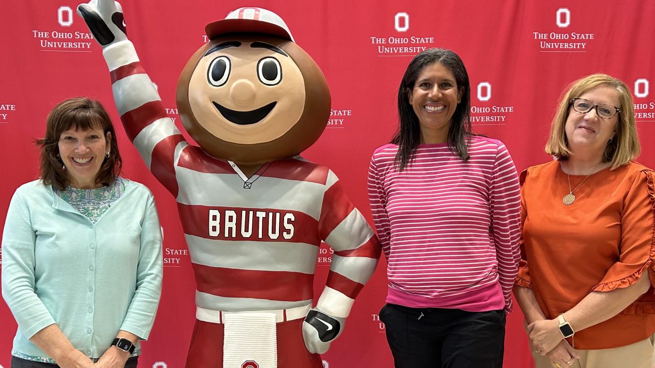 Jane Arnold, Leslie Beary and Ellen Farrell with a Brutus Statue